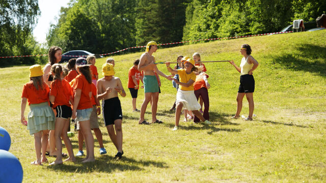 Inkludering på sommerleir: Hos SurfCamp blir alle sett